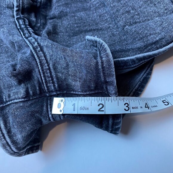 Hollister, washed black Ultra High Rise Mom Short 3”, size 5/27 - Picture 7 of 8